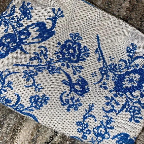 Blue Floral Print Canvas Cosmetic Bag (13) - Picture 5 of 7